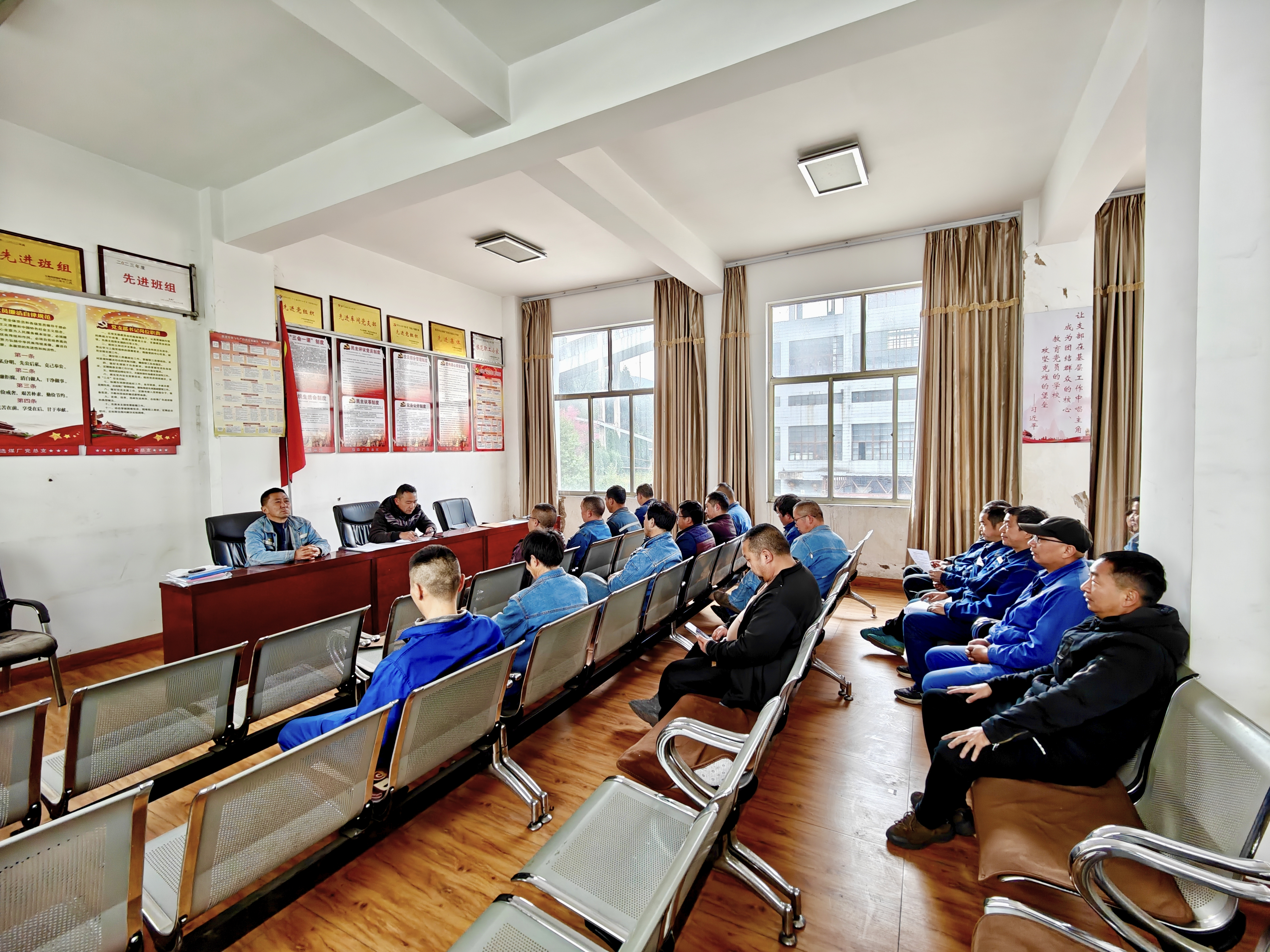 选煤厂机运车间顺利完成班组合并，实现高效运行