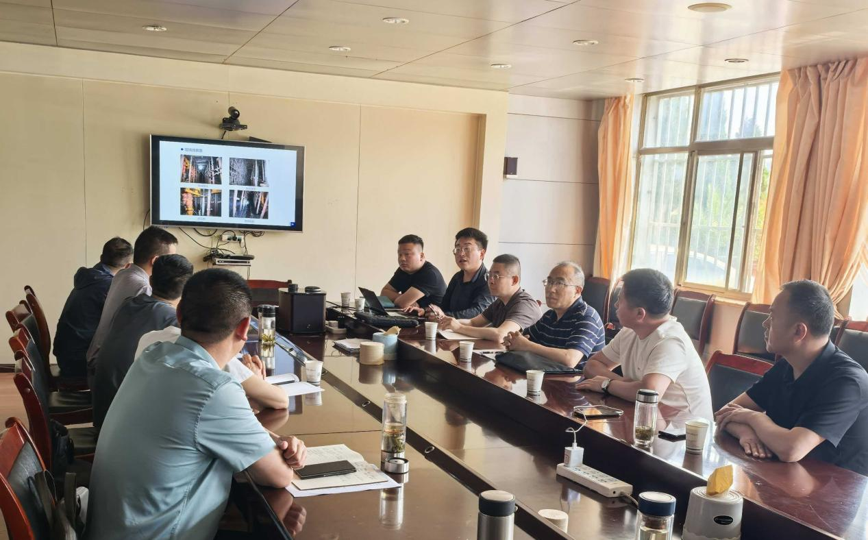 云南能源职业技术学院专家组到兴云煤矿开展“切顶卸压无煤柱沿空留巷”技术交流